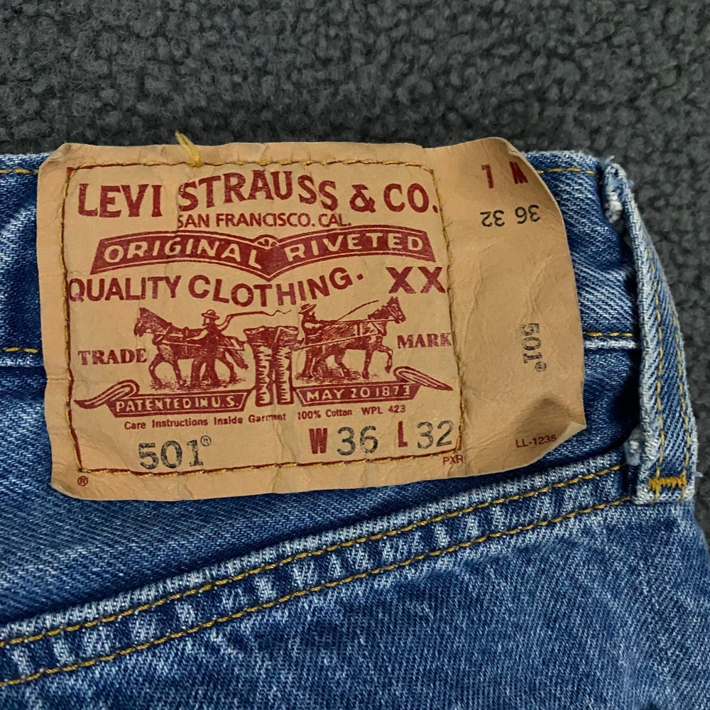 Vintage Y2K Levis 501 Jeans FITS 34x32 Blue Button Fly Classic Denim Red Tab - Picture 5 of 12